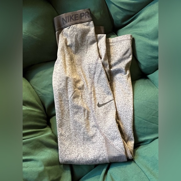 Nike Pro Women’s Leggings - Picture 2 of 2